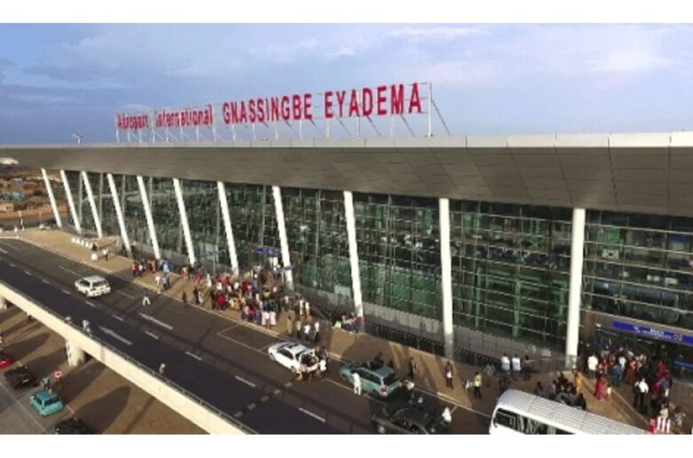  Aéroport international« Gnassingbé Eyadema » de Lomé : Un douanier soutire 250 .000 FCFA à un Béninois
