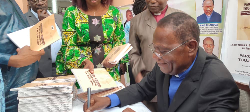 Lancement d’ouvrage au Bénin : ‘’Parce qu’il m’a toujours porté’ ’du Rév. Simon Dossou retrace sa vie