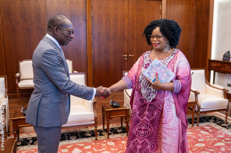 Palais de la Marina : Talon échange avec Moele-Bénin et RN