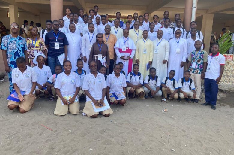  Célébration des noces de porcelaine :Le Collège Catholique Saint Jean-Baptiste organise une journée scientifique 
