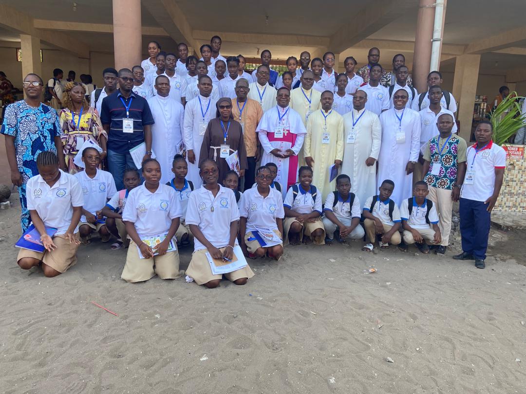  Célébration des noces de porcelaine :Le Collège Catholique Saint Jean-Baptiste organise une journée scientifique 