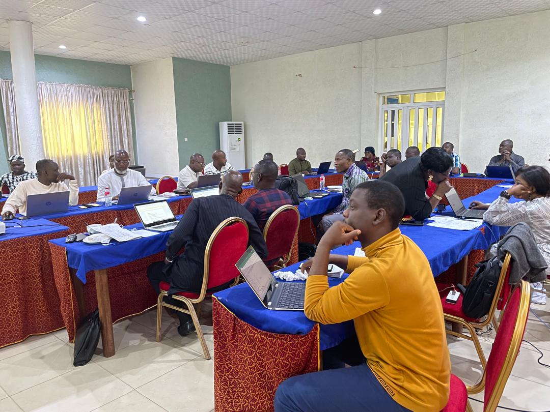 Plateforme de géoréférencement en ligne de la cartographie des PTF: Des cadres des Associations de Communes en formation à Grand Popo avec AGORA