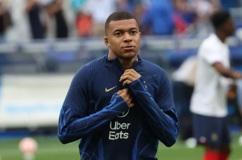 Équipe de France : Voici les 6 langues parlées par Mbappé