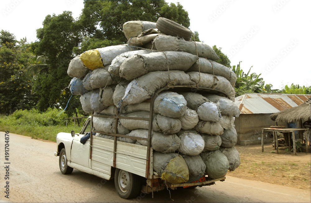 Transport de charbon de bois au Bénin : La détention d’un titre de transport désormais obligatoire