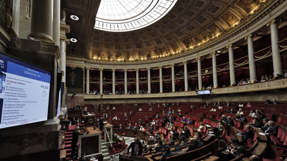 France : L’Assemblée nationale adopte la proposition de loi créant un « droit à l’aide à mourir »