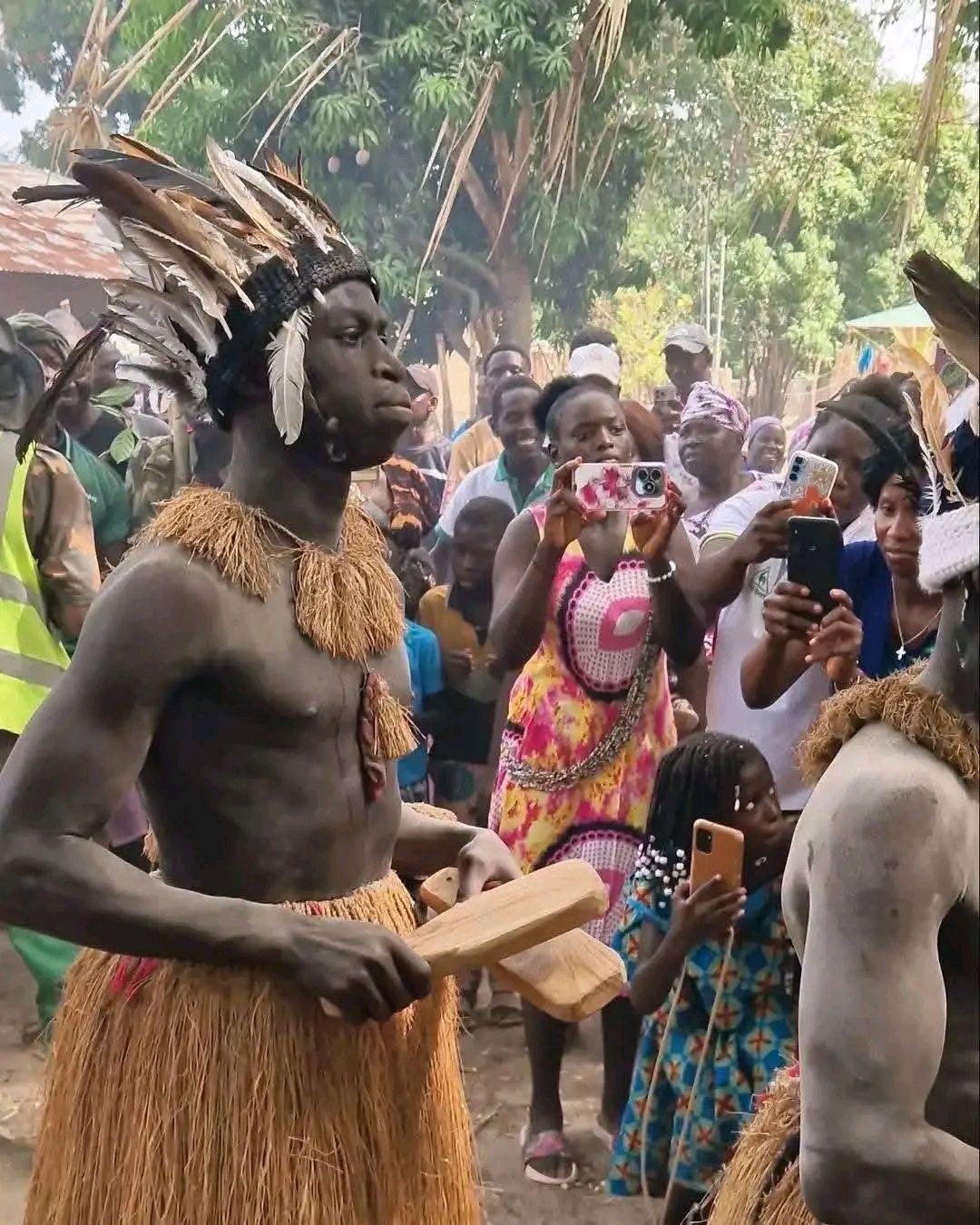 Festival « Kahát » au Sénégal: Krépin Diatta dans la forêt sacrée à Casamance