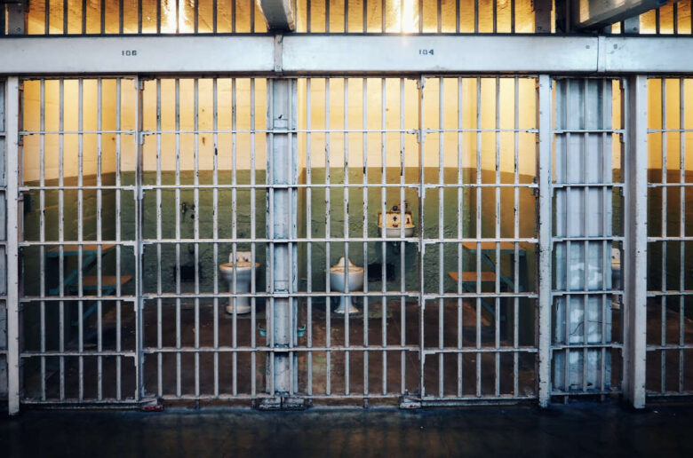 Bénin : Un élève de Terminale risque 5 ans de prison pour vol et escroquerie en ligne