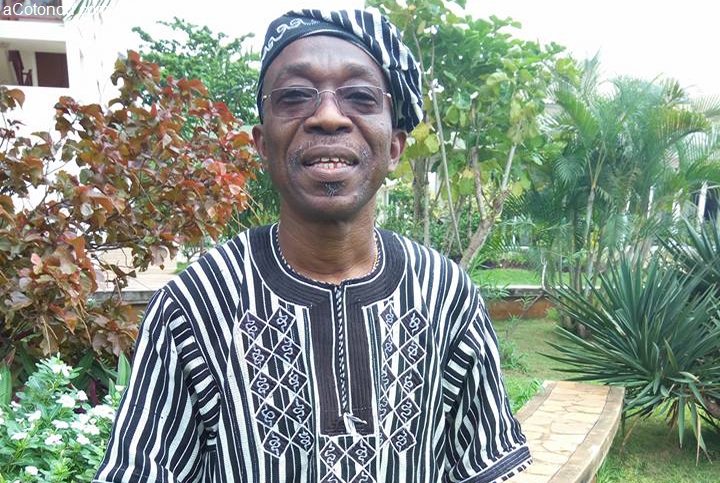 Père Arnaud Éric AGUENOUNON face à Claude LEFORT et Max WEBER : un dialogue constructif sur l’économie politique de la décision publique au Bénin