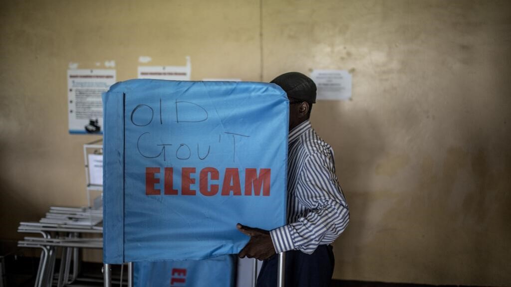 Présidentielle au Cameroun: 81 dossiers de candidature déposés