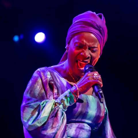 Angélique Kidjo : Première artiste africaine à recevoir une étoile sur le Hollywood Walk of Fame