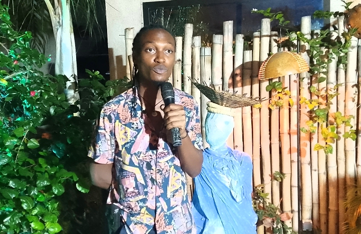 Promotion des  oeuvres d'art contemporain à l'espace ''Roots café'' de Ste Rita : '''Le futur de la femme commerçante d'Afrique de l'Ouest'' en exposition collective