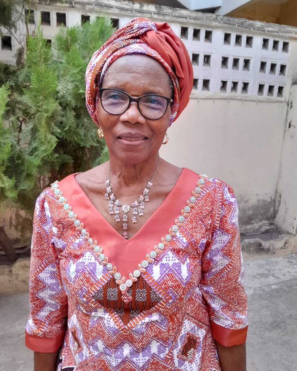 Entretien avec l’ écrivaine Eugénie  Dossa  Quenum : «  Les mémoires cellulaires des africains ont reçu les traumatismes subis par leurs ancêtres depuis l’esclavage… »