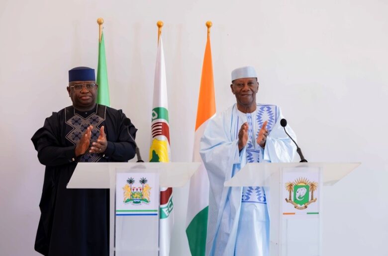Visite du président sierra-Léonais en Côte d’Ivoire : Ouattara tend  la main aux pays de l’AES