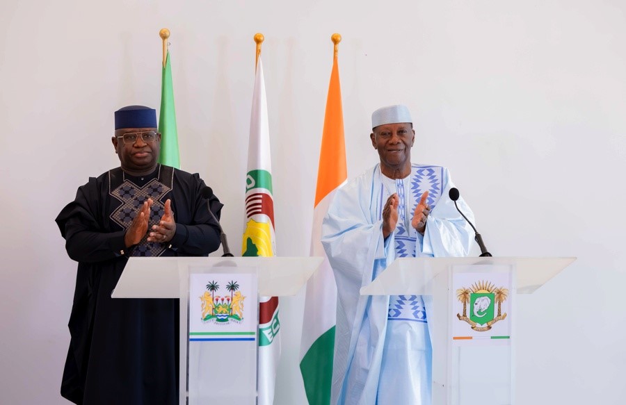 Visite du président sierra-Léonais en Côte d’Ivoire : Ouattara tend la main aux pays de l’AES