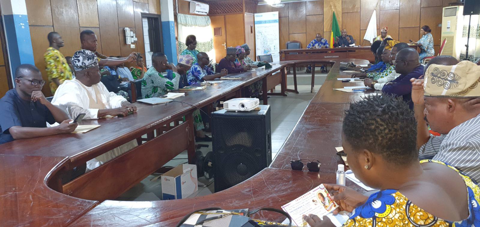 Crise au Conseil municipal de Porto-Novo : L’achat d’une niveleuse divise le maire et certains conseillers