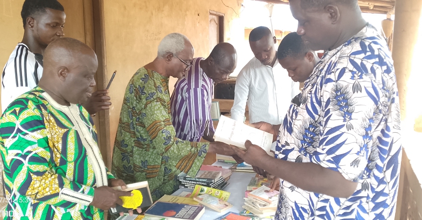 Organisation d'une séance de lecture ''Lire en fête'' à Honton : Paul Ago réussit le pari avec la mobilisation des autorités locales