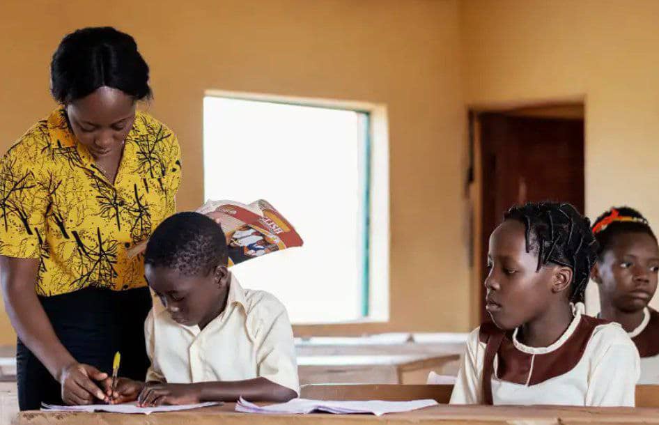 Éducation au Togo : Un binôme d'enseignants pour enseigner les lettres et la science au primaire