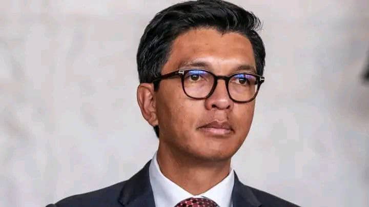 Madagascar : Rajoelina dissout son gouvernement face à la colère du peuple
