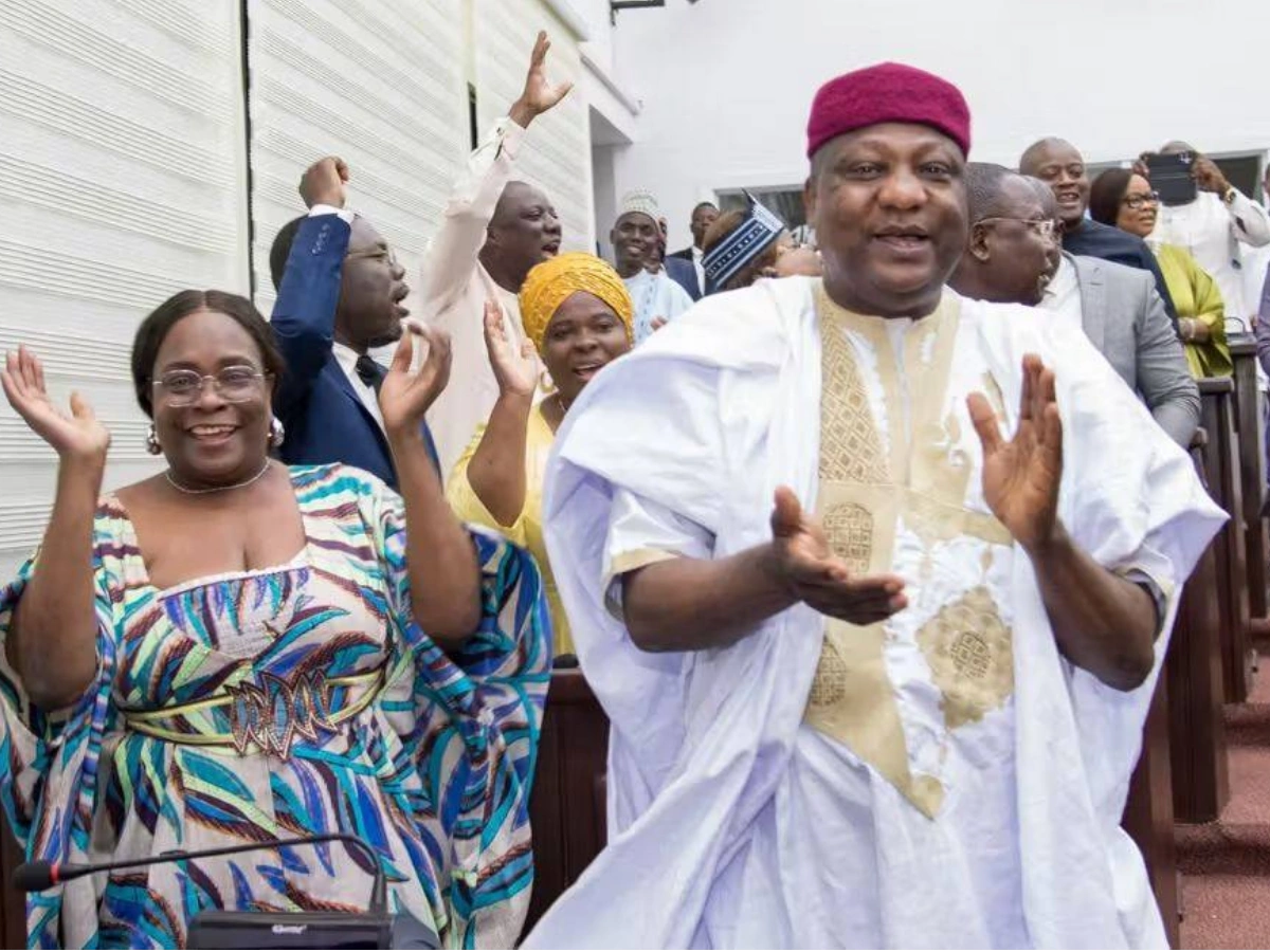 Tournée de vulgarisation de la nouvelle Constitution au Bénin : Le médecin après la mort