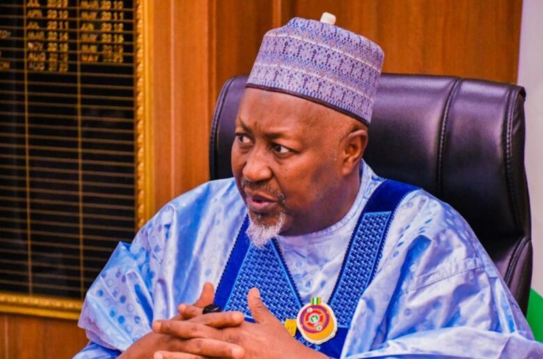 Nigeria : Démission du ministre nigérian de la Défense dans un contexte de kidnappings massifs