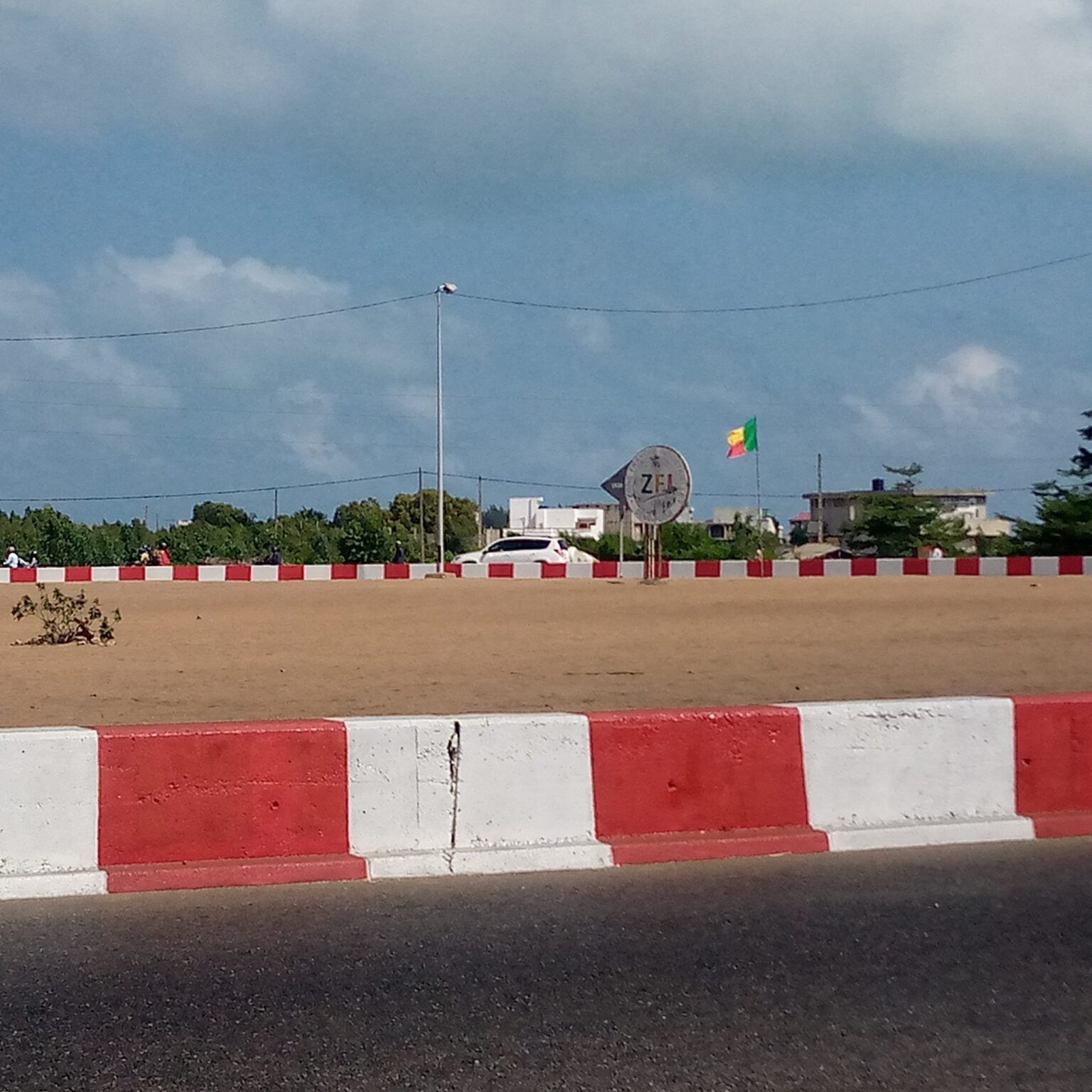 Électrification solaire des grands axes au Bénin : La route Carrefour Le Berliet – Sèmè-Podji dans le noir