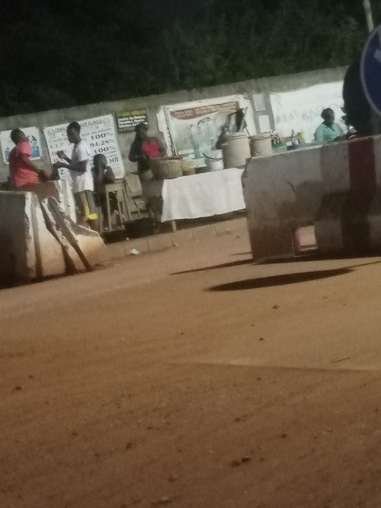 Affluence des jeunes filles chez les "bonnes dames" : Cuisine délaissée, trottoirs privilégiés