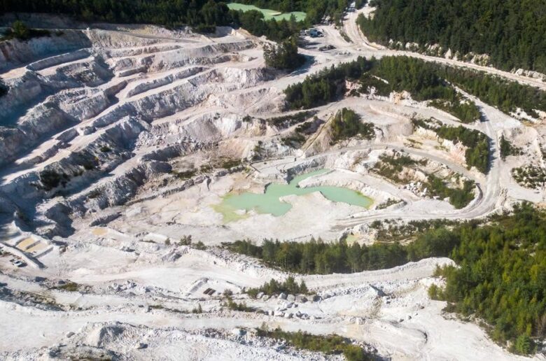 ‎Mine de lithium dans l'Allier : La France se relance dans la fabrication de batteries à grand échelle