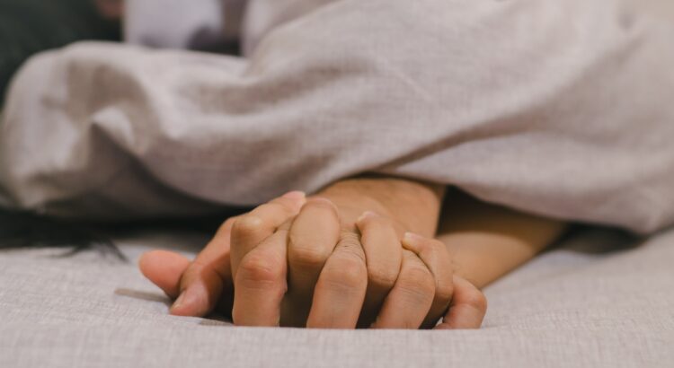 Entre croyances et plaisirs : Les jeunes tranchent pour le cunnilingus