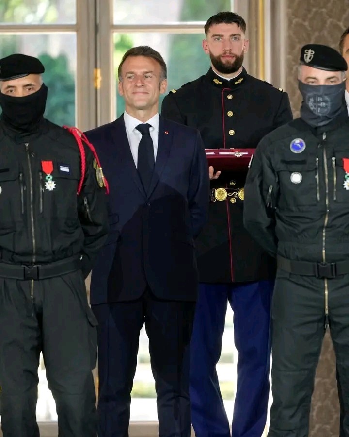 France : Macron décore 59 héros du Bataclan et deux voix des victimes