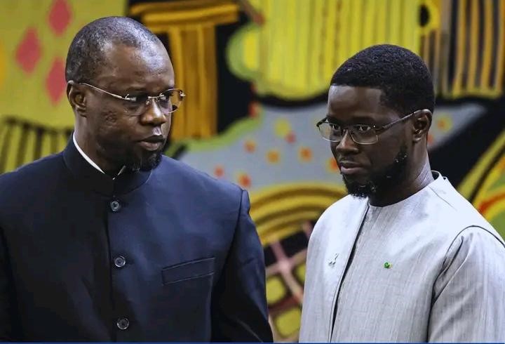 Sénégal : Diomaye Faye limoge Sonko et dissout le gouvernement