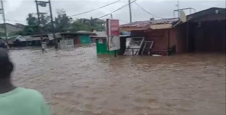 ‎Ghana : des pluies diluviennes paralysent Accra