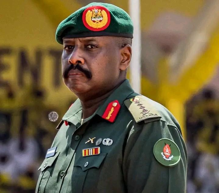 Ouganda : Le fils du président ferme deux grands médias