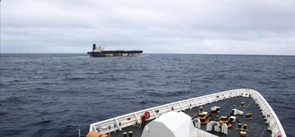 Royaume-Uni : le gouvernement intercepte un pétrolier fantôme russe dans la Manche
