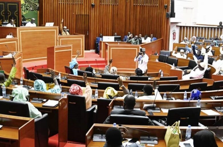Sénégal : vives tensions à l’Assemblée autour de la révision constitutionnelle