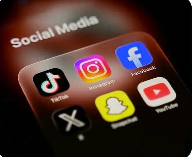 ‎France : le gouvernement interdit les réseaux sociaux aux moins de 15 ans