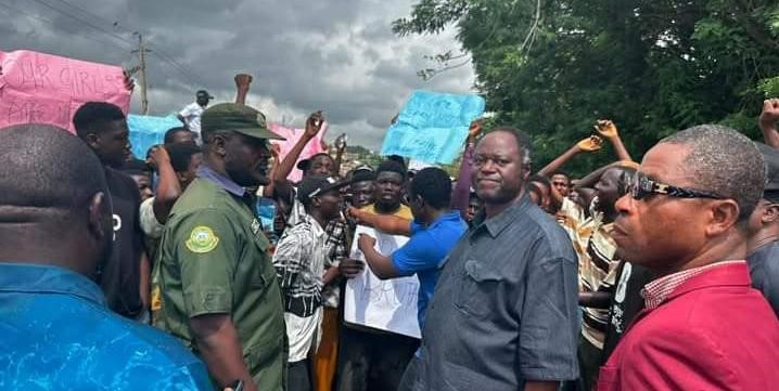Nigeria : des recrues de l'armée accusées d'avoir agressé des étudiants de l'UNIOSUN