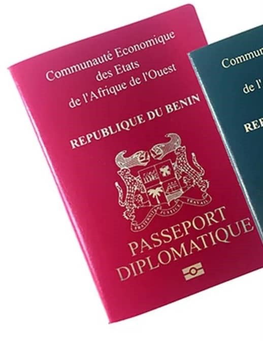 Passeport diplomatique :  Le privilège s'étend aux familles des sénateurs
