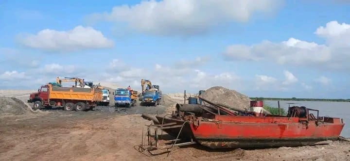 Carrières de sable à Sèmè Kpodji :  Comme la Cour du roi Pétaud