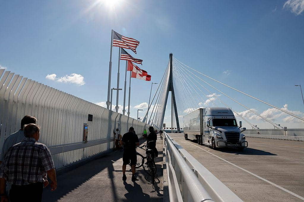 Canada–États-Unis : Ottawa riposte avec de nouveaux droits de douane sur les produits américains