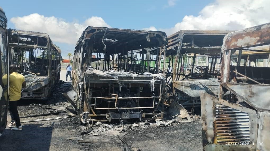 Côte d’Ivoire : 55 autobus de la SOTRA endommagés dans un incendie à Koumass