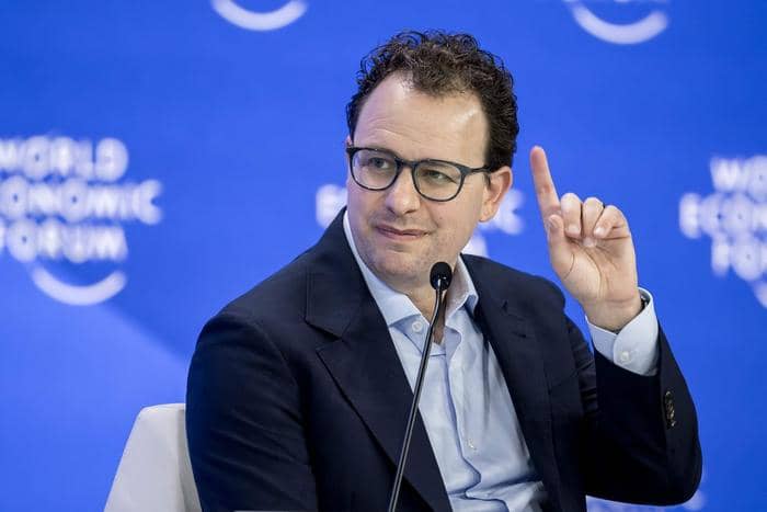 Intelligence artificielle : Dario Amodei appelle à ralentir la course à l’IA