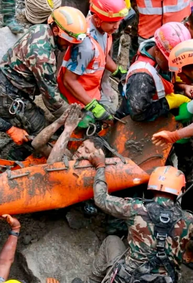 Népal : deux survivants extraits d’un tunnel neuf jours après la catastrophe du Trishul